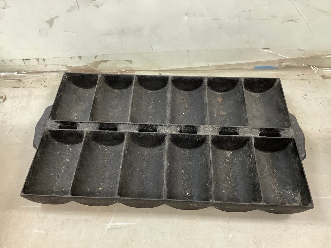 Cast iron cooking pan (1 of 1)