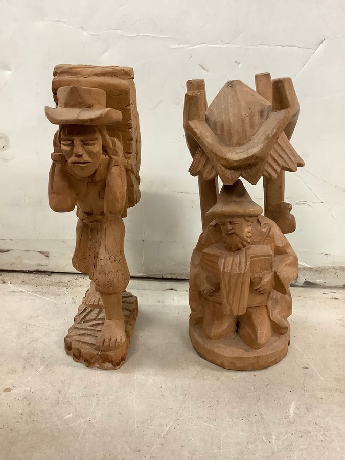 Lot of wooden statues: Lot of wooden statues