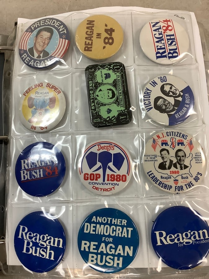 Lot of vintage presidential pins(Reagan and Bush): Lot of vintage presidential pins(Reagan and Bush)