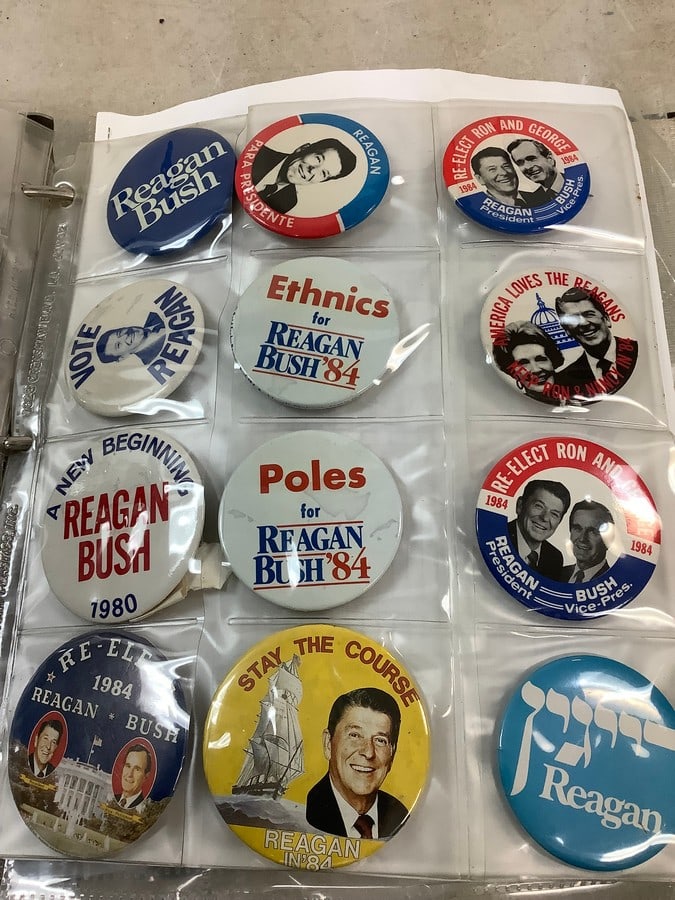 Lot of vintage presidential pins(Reagan and Bush): Lot of vintage presidential pins(Reagan and Bush)