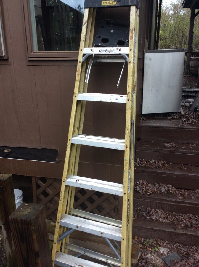 STANLY 6' FIBERGLASS LADDER (1 of 1)