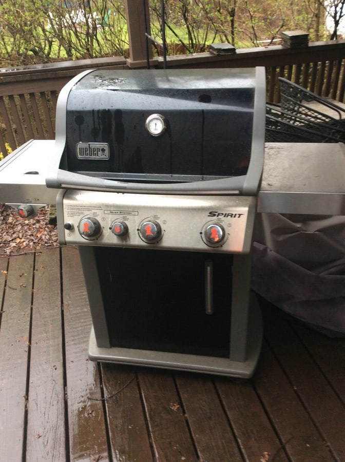 WEBER SPIRIT PROPANE GAS GRILL, WITH SIDE BURNER AND TANK (1 of 4)