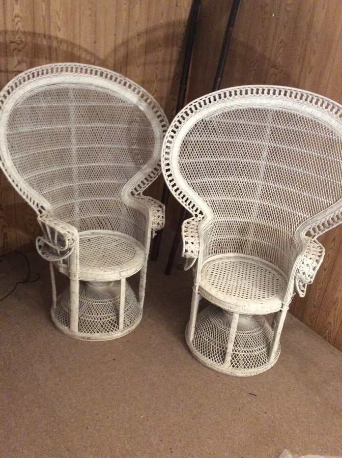 PAIR OF WHITE WICKER FANBACK CHAIRS: PAIR OF WHITE WICKER FANBACK CHAIRS