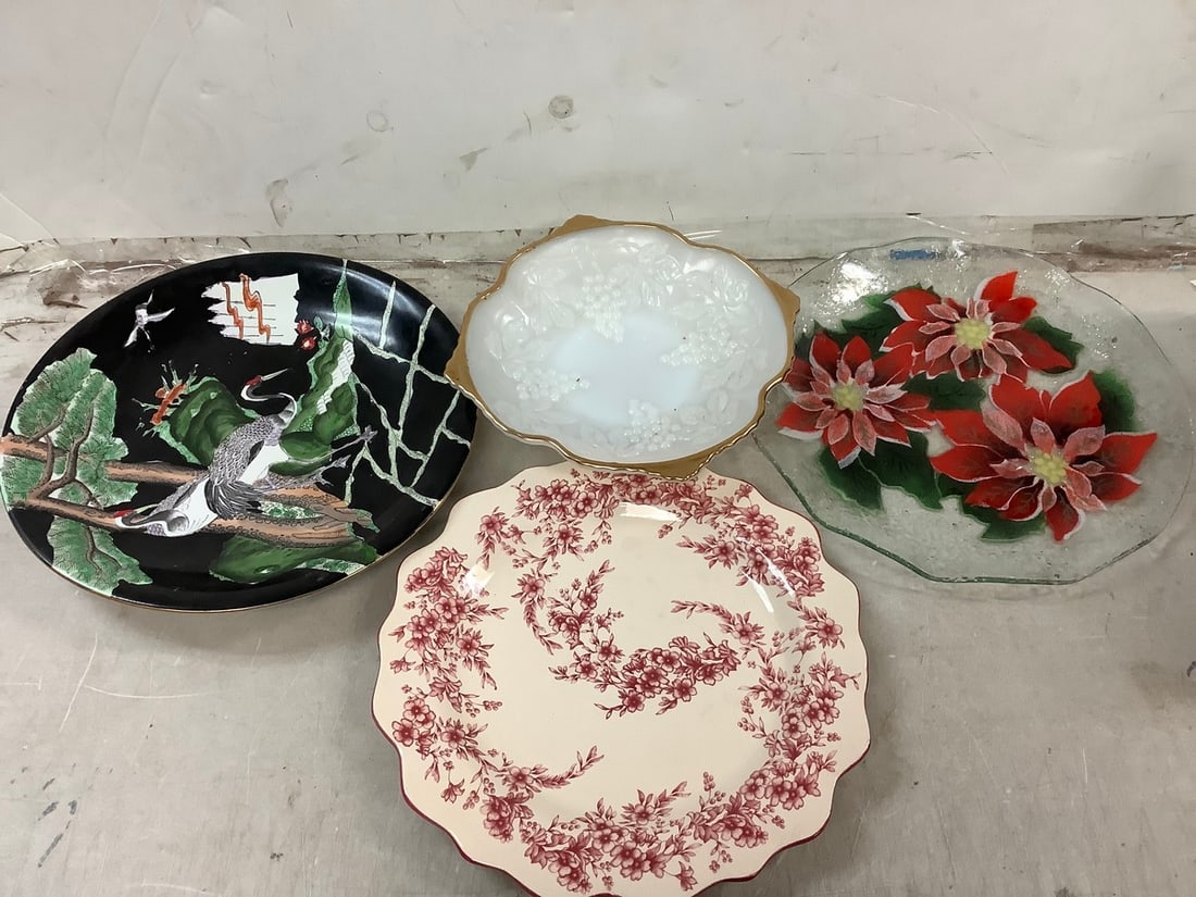 Lot of various decorative plates (1 of 1)