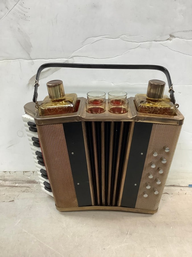Vintage accordion bar set decanters and glasses 10in.tall (1 of 1)