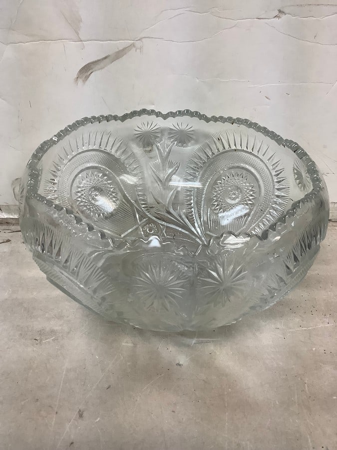 Large glass bowl 8in.tall: Large glass bowl 8in.tall