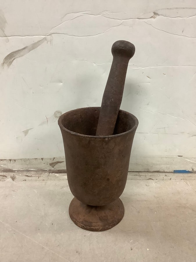 Lot of early 1900's cast iron mortar and pestle: Lot of early 1900's cast iron mortar and pestle