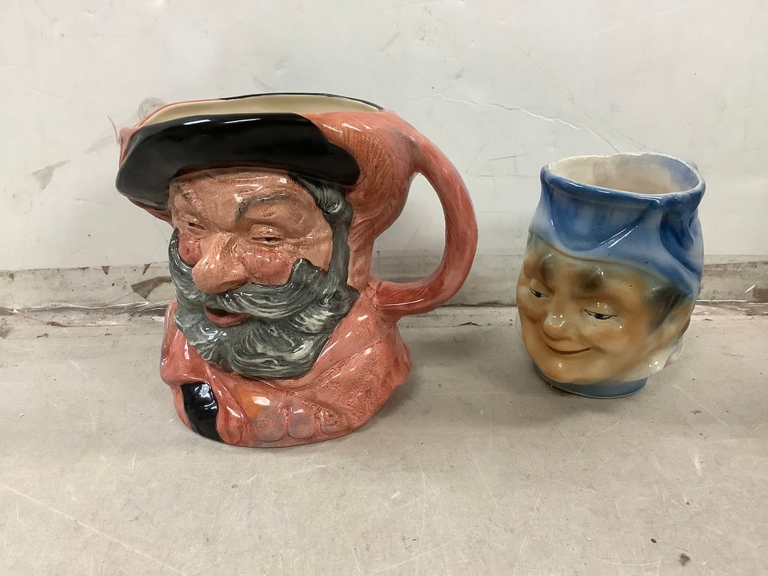 Lot of Royal Dalton and other Toby mugs (1 of 1)