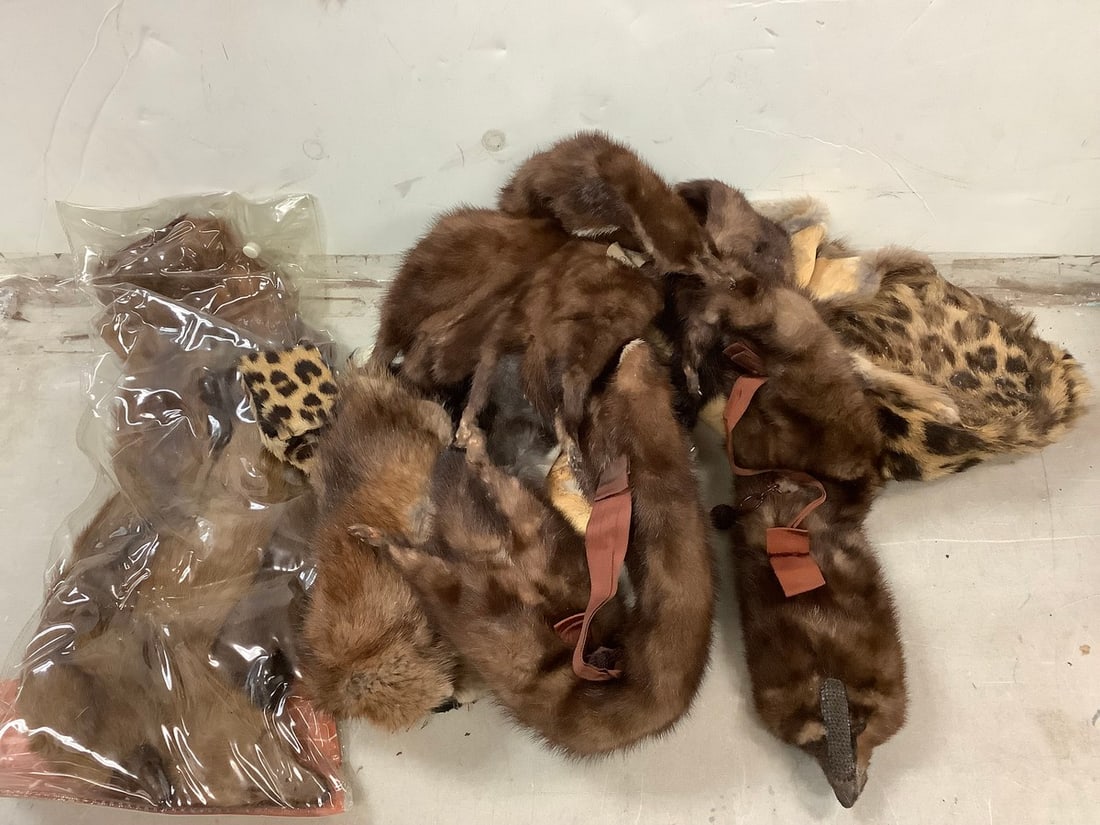 Lot of vintage leopard skin hat and pelts (1 of 1)