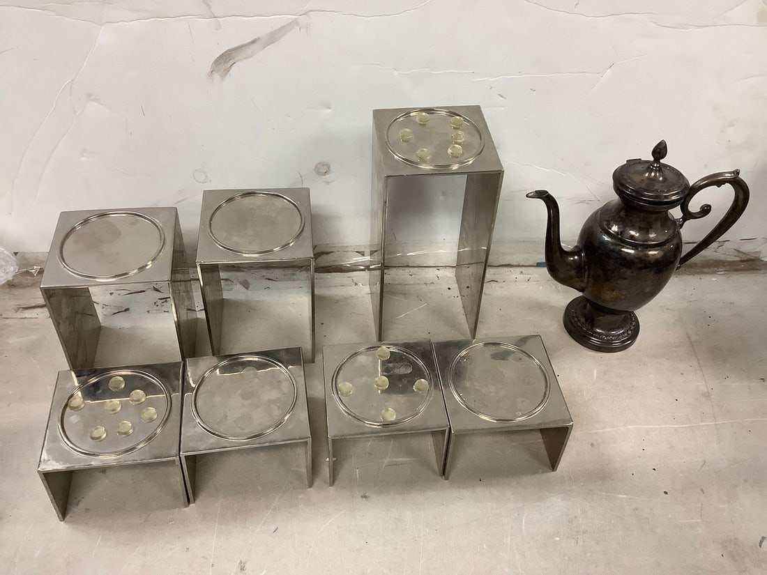 Lot of vintage teapots and stands(9in.tallest): Lot of vintage teapots and stands(9in.tallest)