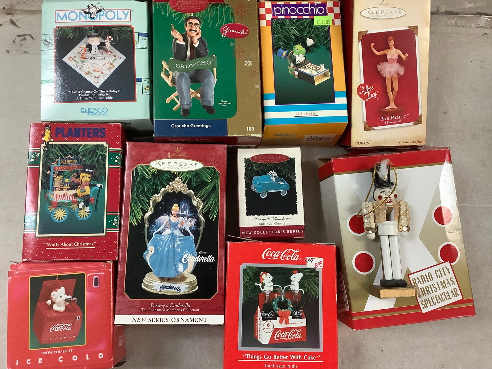 Lot of ornaments Hallmark, coca-cola and more: Lot of ornaments Hallmark, coca-cola and more