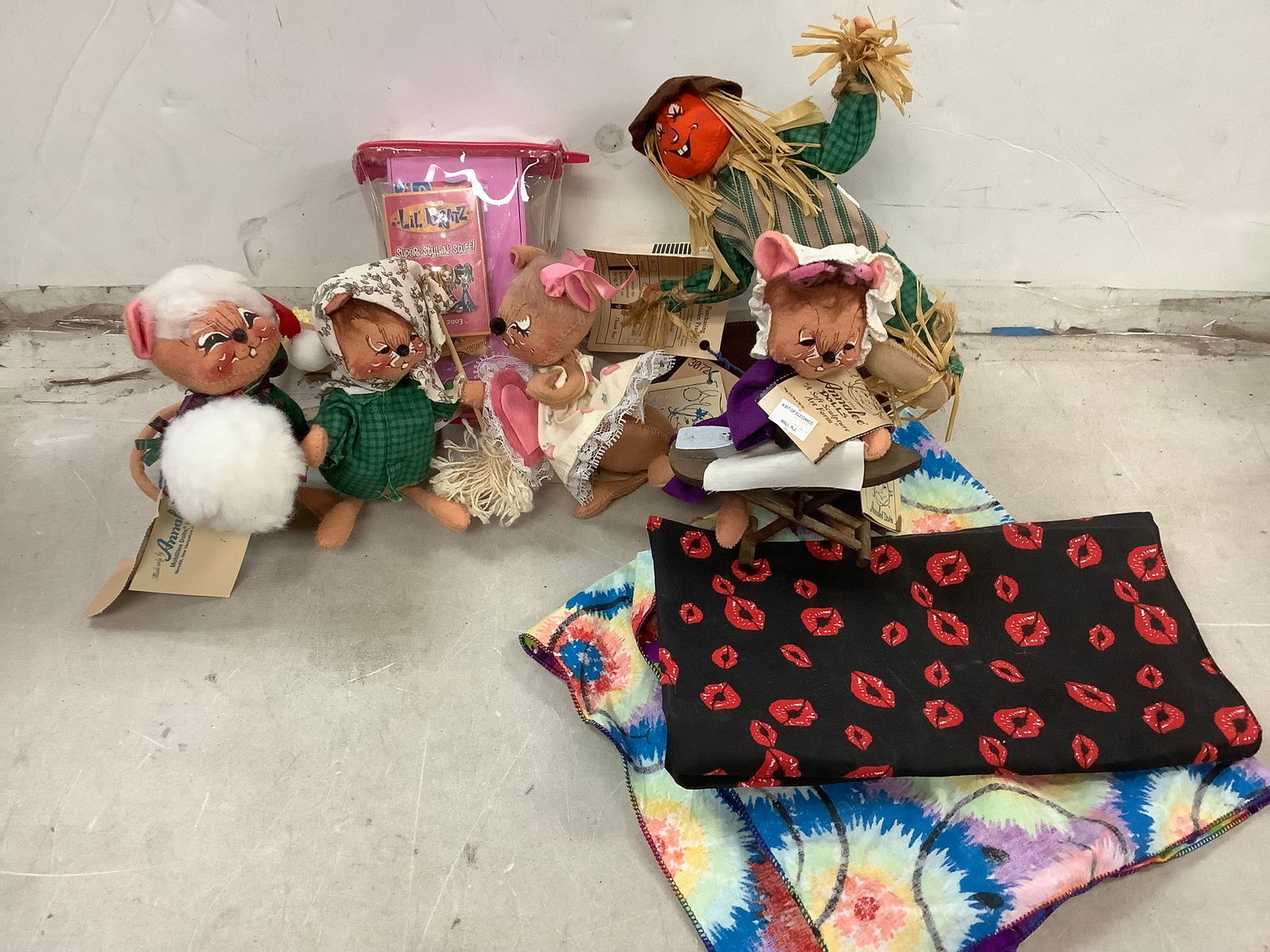 Lot of Annalee dolls and more  (9.5in.tallest) (1 of 1)