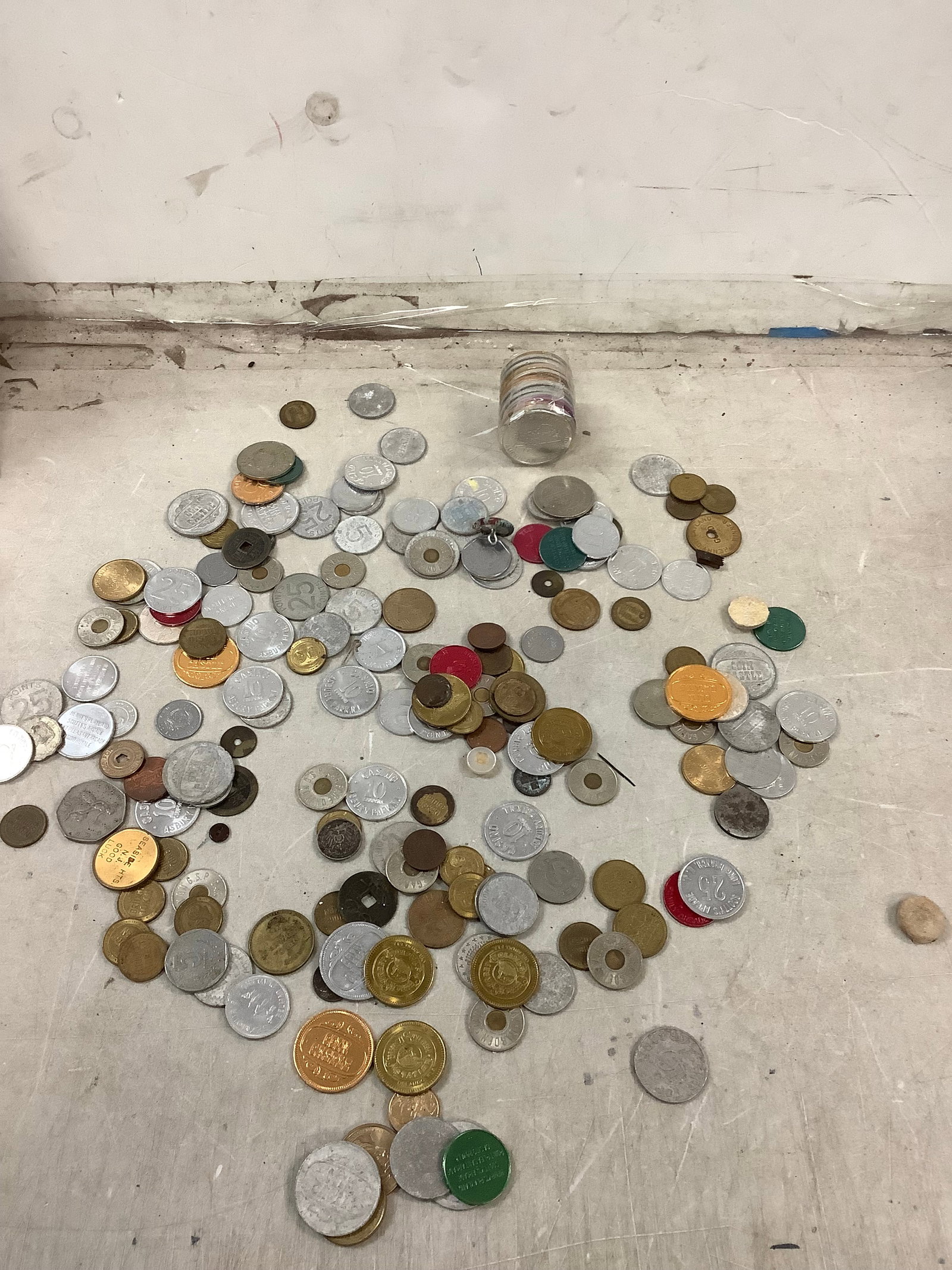 Lot of various vintage game tokens (1 of 1)