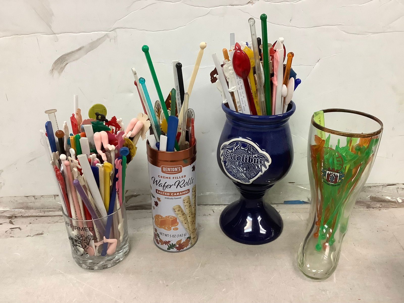 Lot of decorative stirrers and cups: Lot of decorative stirrers and cups