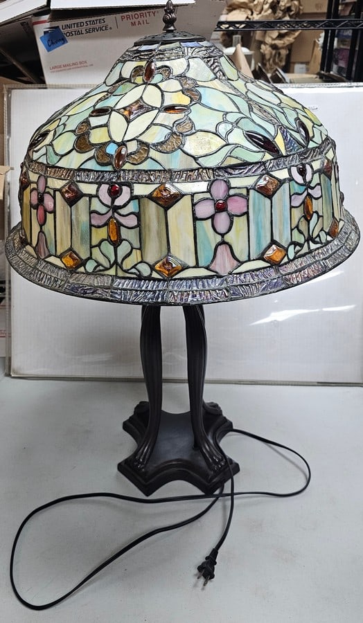 Large Stained Glass Shade Table Lamp (1 of 3)