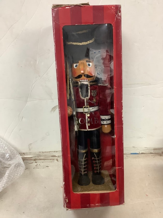 Bombay and Company guard Nutcracker (1 of 1)