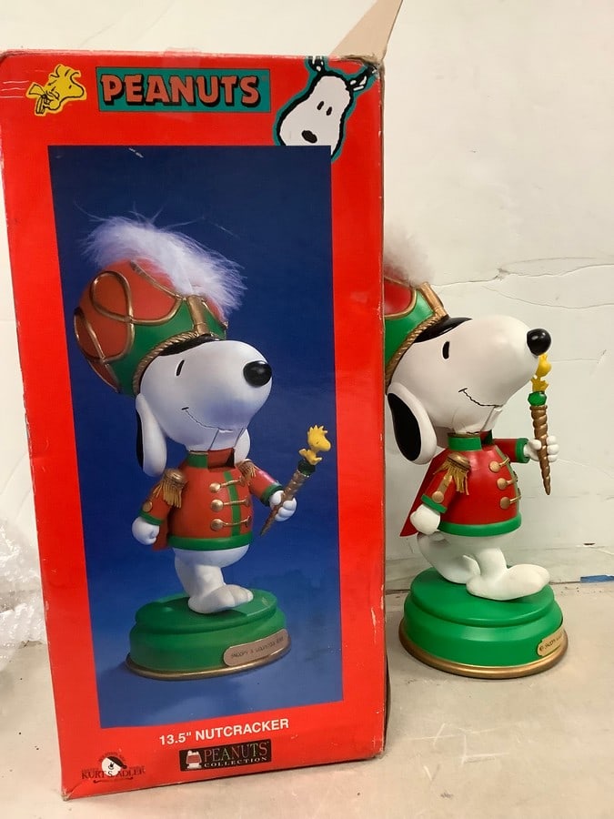 Snoopy nutcracker 13.5in.tall (crack near the mouth): Snoopy nutcracker 13.5in.tall (crack near the mouth)