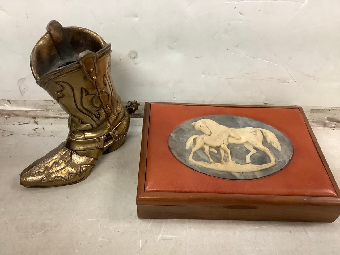 American Walnut enlayed Cigar Holder and Brass Boot (9 in): American Walnut enlayed Cigar Holder and Brass Boot (9 in)