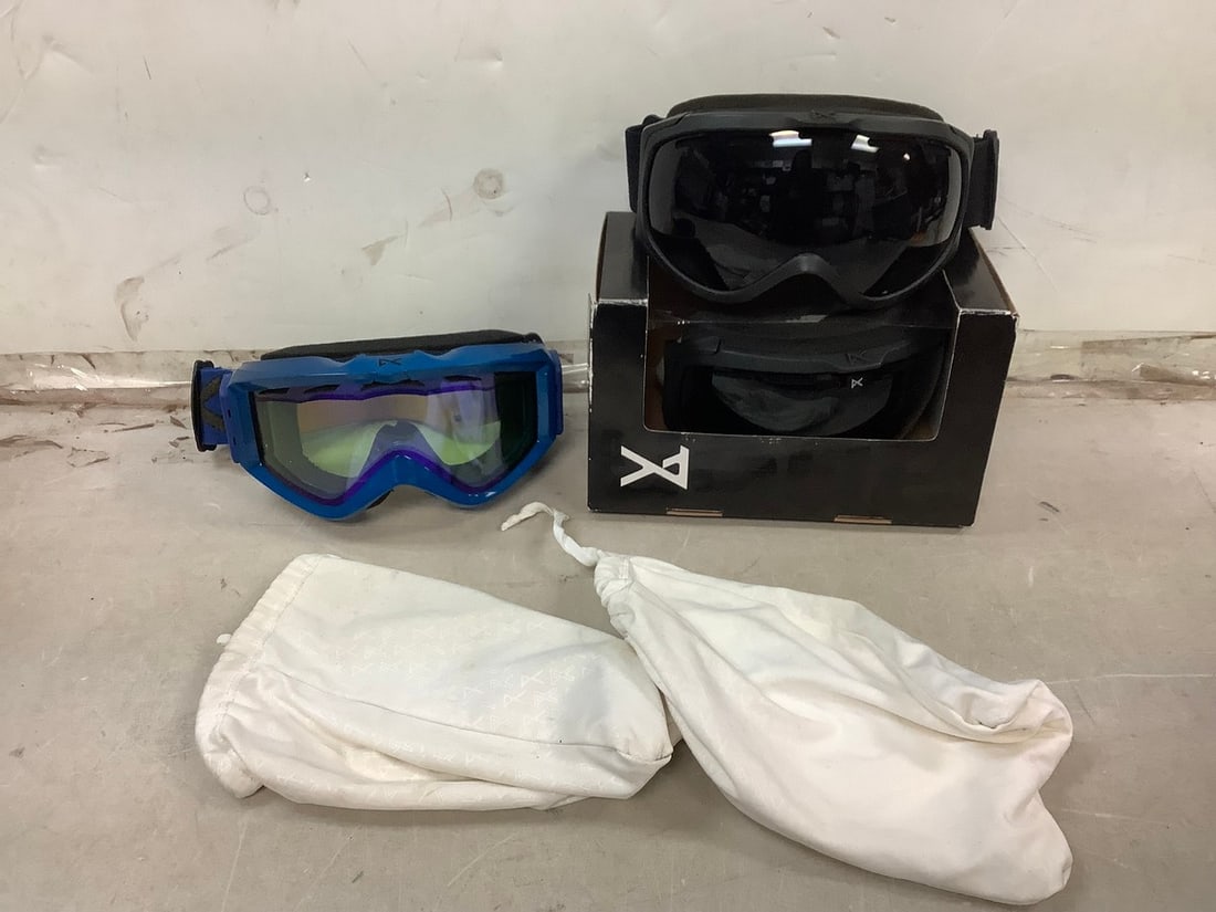 Lot of various ski goggles(anon and more), comes with 2 cases (1 of 1)