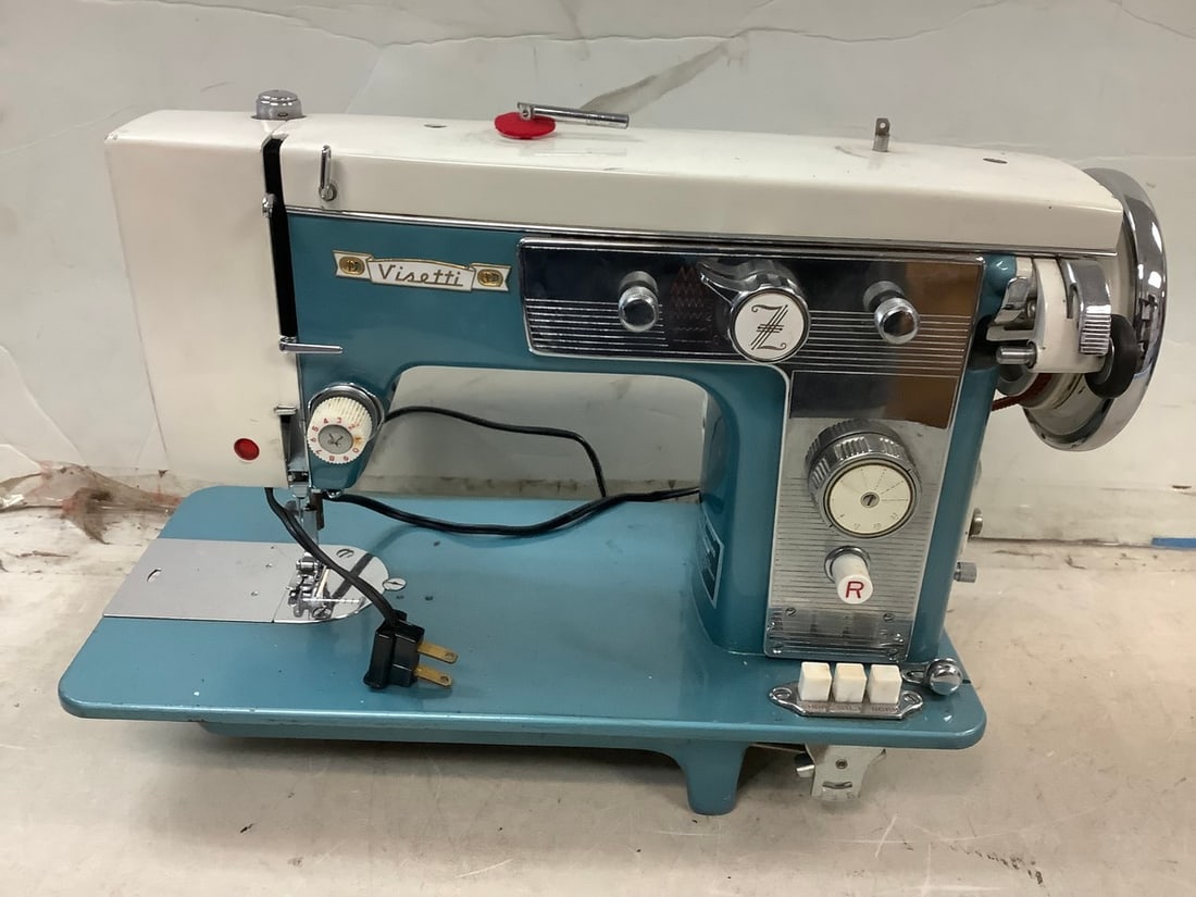 Vintage Visetti sewing machine: Vintage Visetti sewing machine