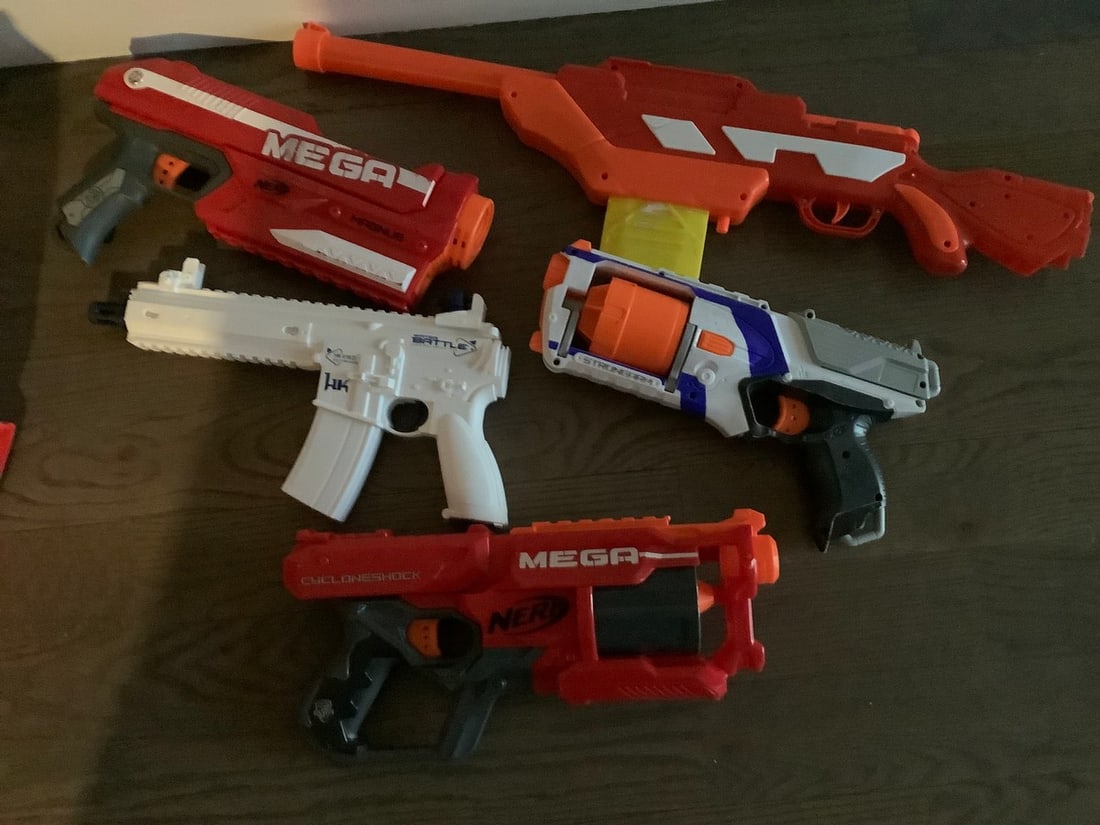 Lot of NERF guns and electric water gun: Lot of NERF guns and electric water gun