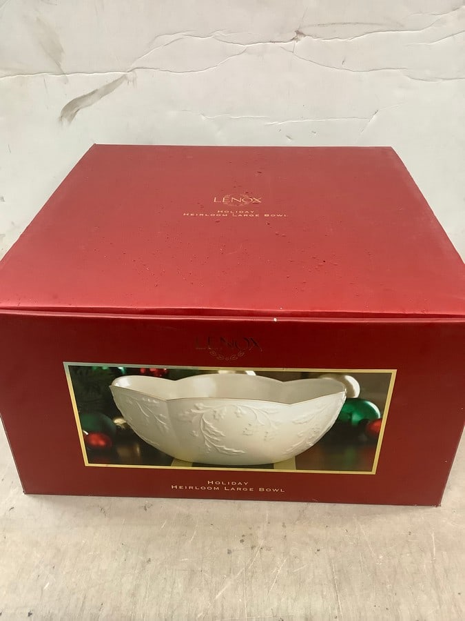 Lenox holiday heirloom large bowl new in box: Lenox holiday heirloom large bowl new in box