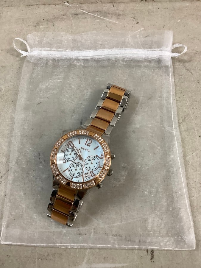 New guess womans sporty rose tone chronograph watch no box (1 of 1)