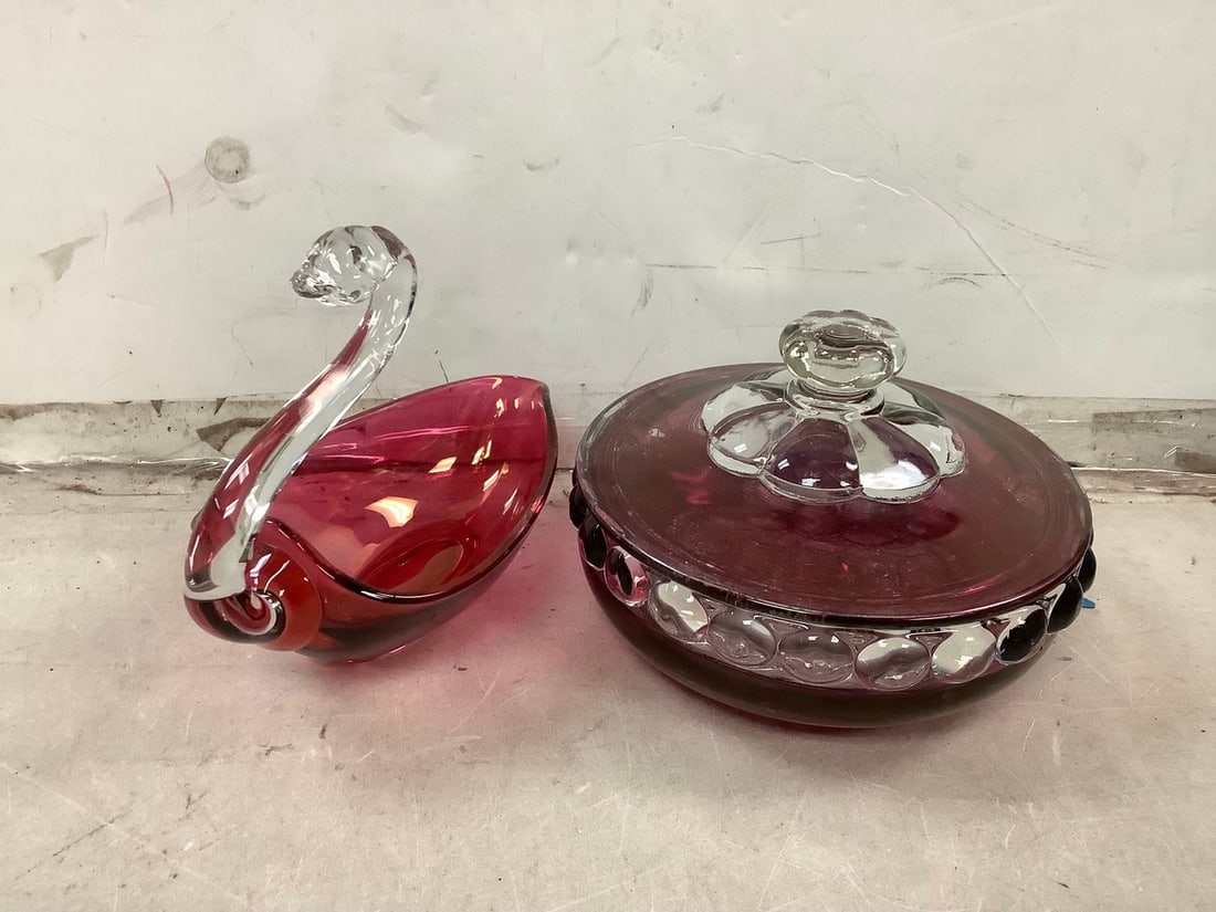 Lot of decorative glass bowls(one with lid): Lot of decorative glass bowls(one with lid)