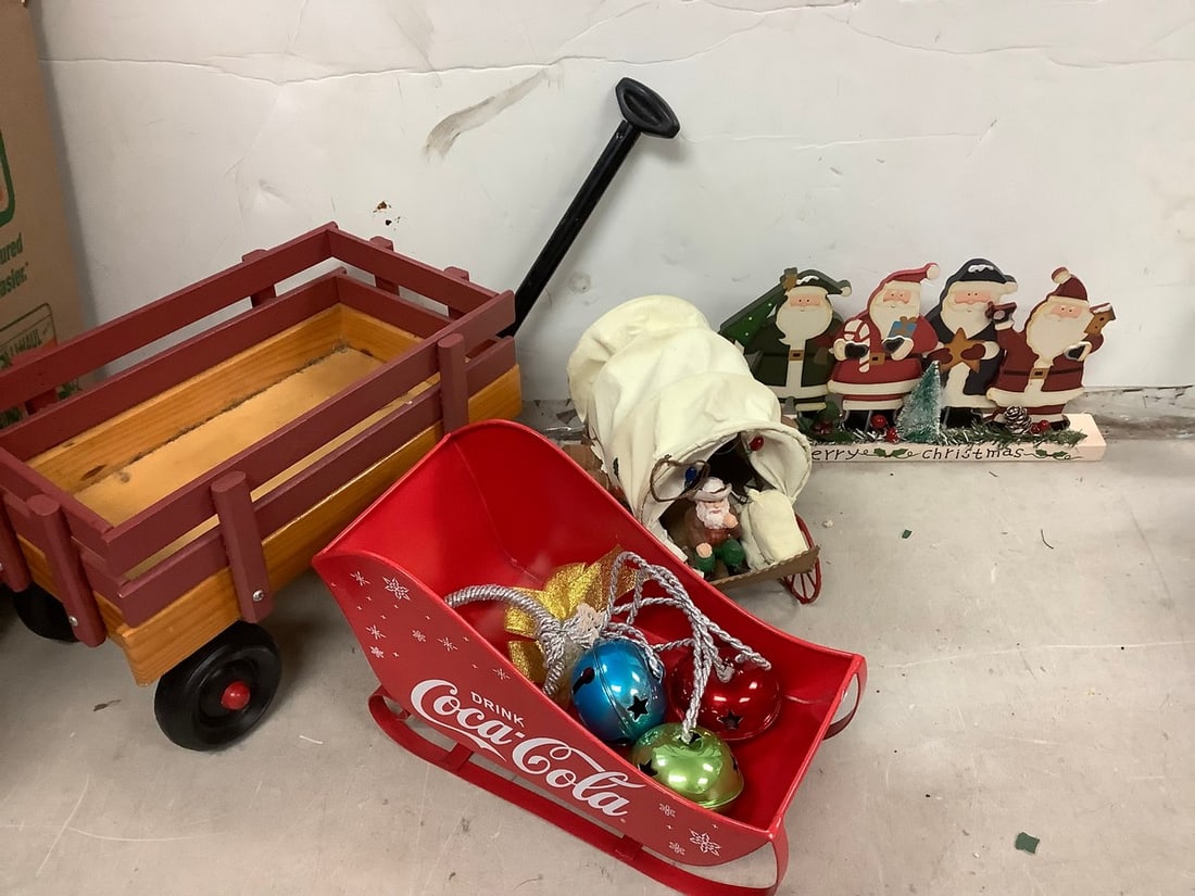 Lot of christmas decor and wagon with handle (7 x 6.5 x 11.5): Lot of christmas decor and wagon with handle (7 x 6.5 x 11.5)