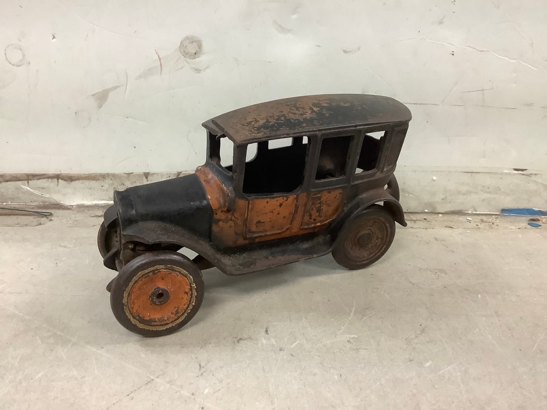 Vintage arcade metal model(4.25in.tallx7.25in.long): Vintage arcade metal model(4.25in.tallx7.25in.long)
