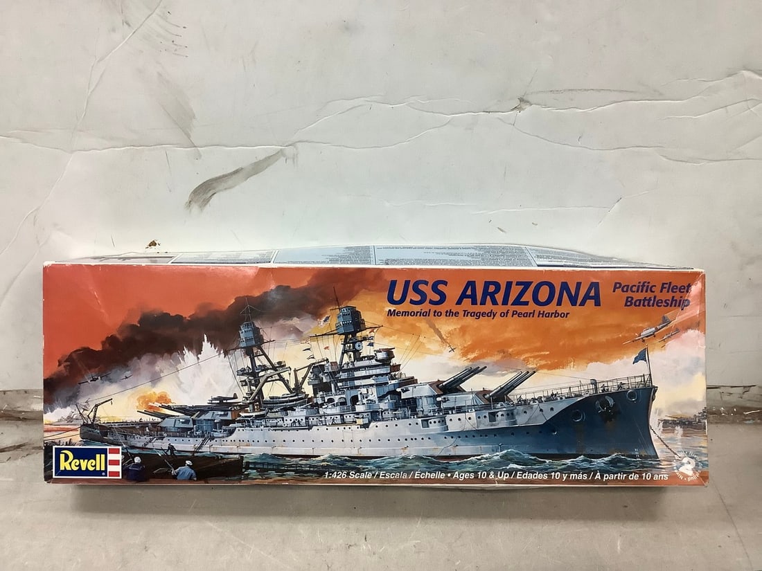 Lot of USS Arizona Revell pacific fleet battleship model (1 of 1)