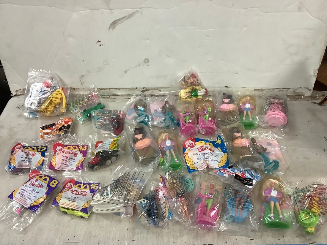 Lot of vintage Mcdonalds Happy Meal toys(Barbie, Hotwheels, and more): Lot of vintage Mcdonalds Happy Meal toys(Barbie, Hotwheels, and more)