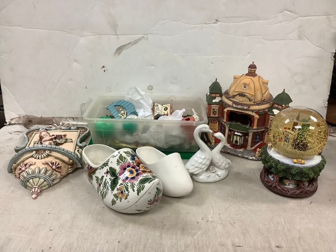 Lot of christmas ornaments, Sankyo snowglobe, swans kissing ceramic, and more: Lot of christmas ornaments, Sankyo snowglobe, swans kissing ceramic, and more