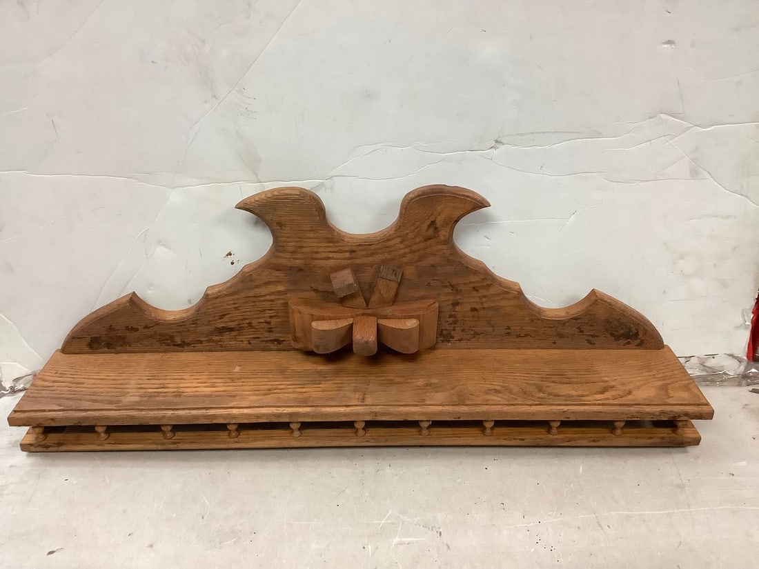Wooden shelf(32in.long, 11in.tall): Wooden shelf(32in.long, 11in.tall)