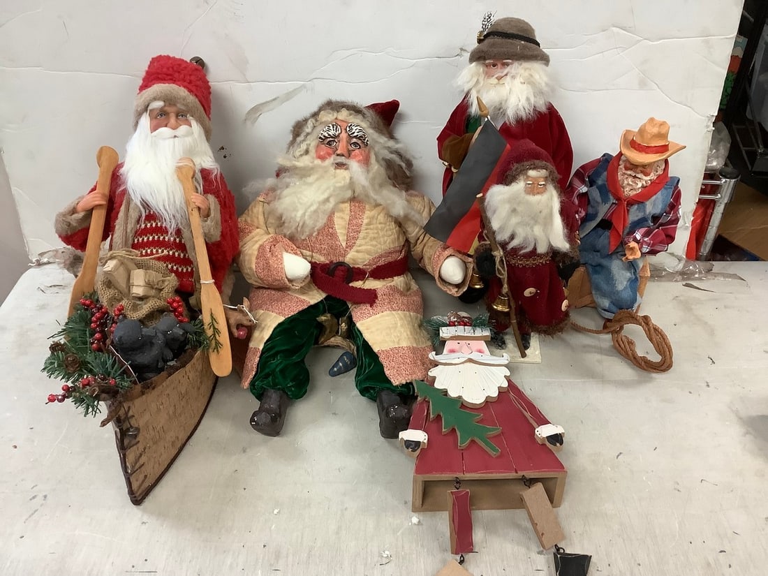 Lot of various santas(Silvestri music box santa and more tallest 15.5in.): Lot of various santas(Silvestri music box santa and more tallest 15.5in.)