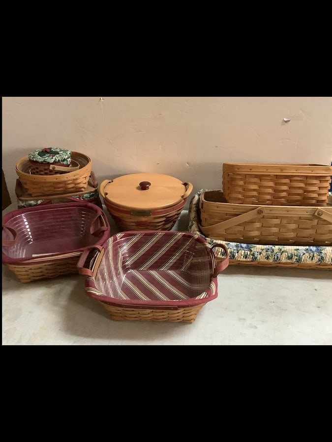 Lot of vintage Longaberger picnic baskets(largest basket 17.5in.x12in.x4.5in.) (1 of 1)