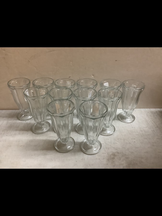 Lot of Malaysian ice cream sundaes glasses(6.75in.tall): Lot of Malaysian ice cream sundaes glasses(6.75in.tall)