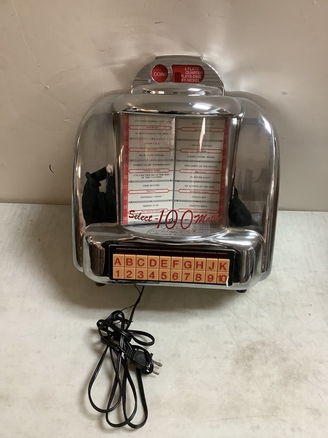 Spirit of St.Louis Collectors Casette jukebox collector's edition 13in.tall(working radio): Spirit of St.Louis Collectors Casette jukebox collector's edition 13in.tall(working radio)