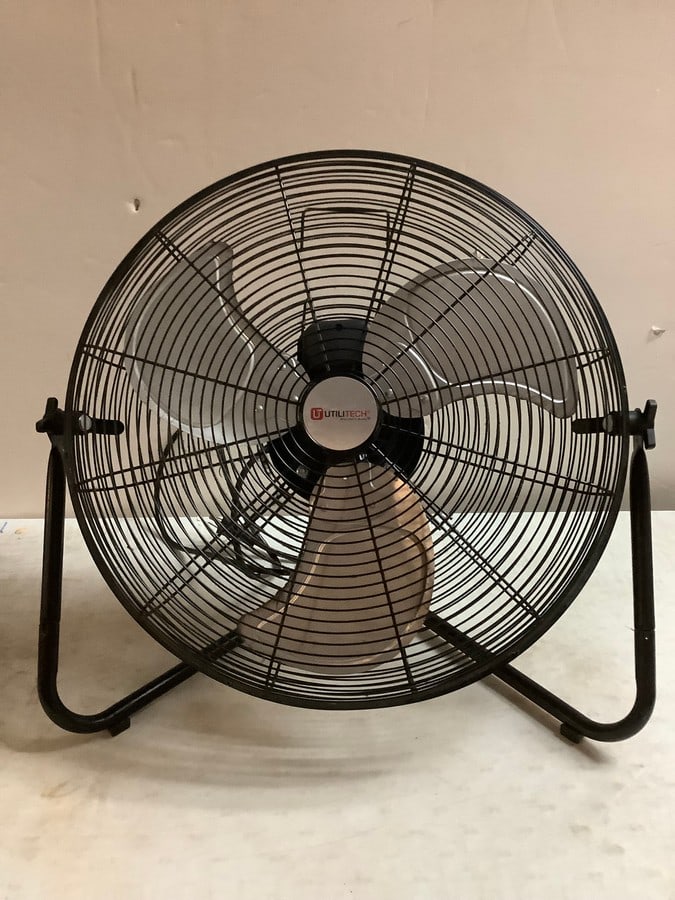 Utilitech fan(22.5in.tall) (1 of 1)