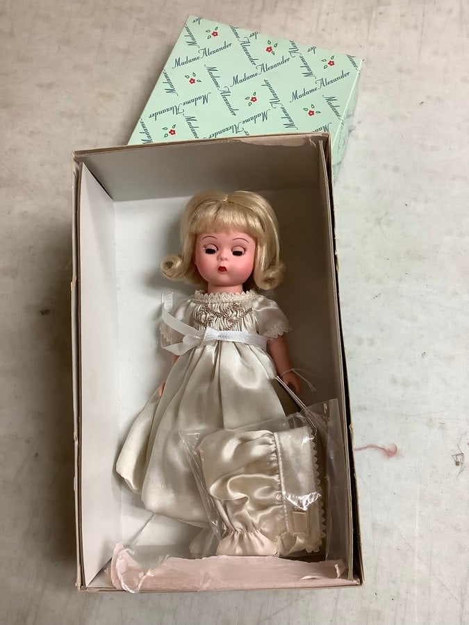 Vintage Madame Alexander doll(7.75in.tall): Vintage Madame Alexander doll(7.75in.tall)