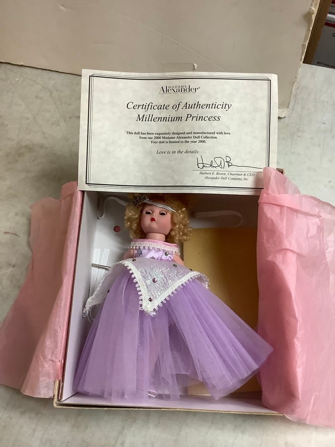 Vintage Madame Alexander doll(7.5in.tall): Vintage Madame Alexander doll(7.5in.tall)