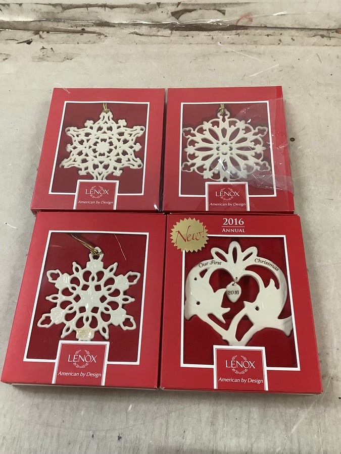 `Lot of various Lenox ornaments (1 of 1)