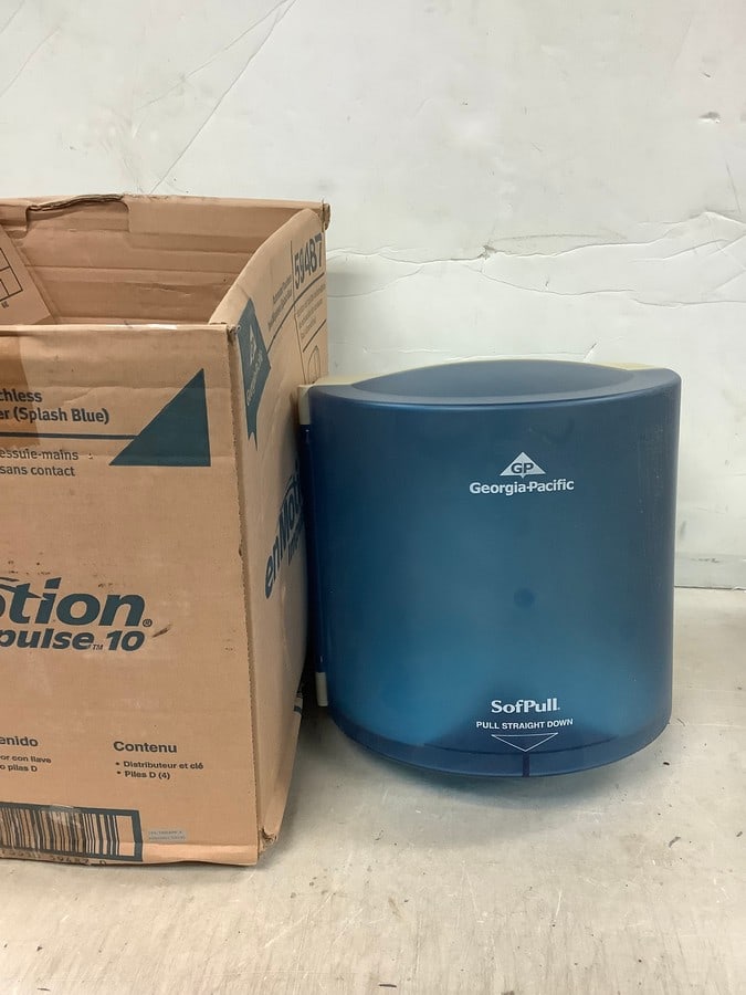 Georgia Pacific paper towel dispenser (1 of 1)