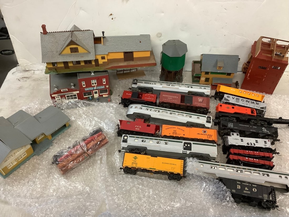 Lot of vintage model trains and model buildings (1 of 1)