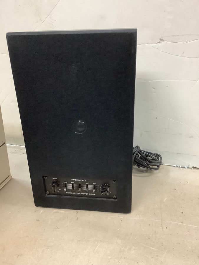 Realistic stereo amplified speaker system (1 of 1)