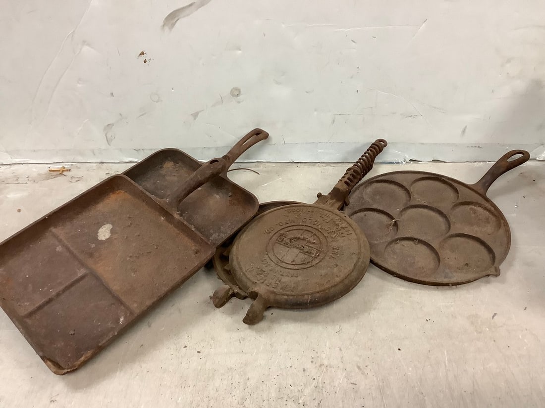 Lot of vintage Griswold cooking pans, vintage waffle maker, and more (1 of 1)