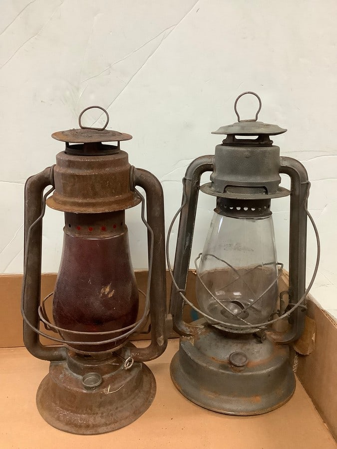 Lot of vintage lanterns (17in. tallest): Lot of vintage lanterns (17in. tallest)