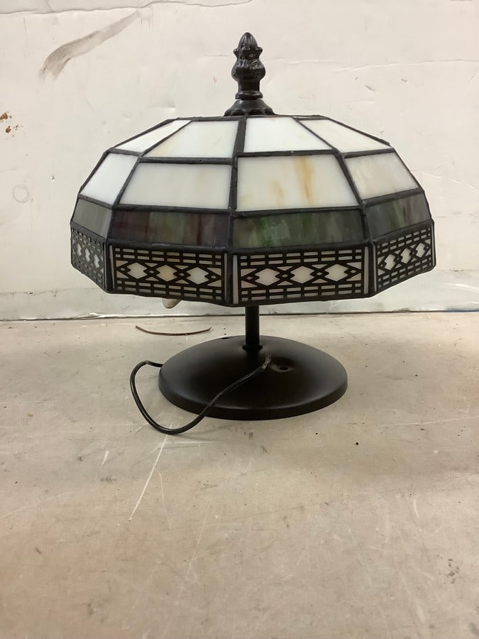 Stained glass lamp(about 8.5in.tall): Stained glass lamp(about 8.5in.tall)