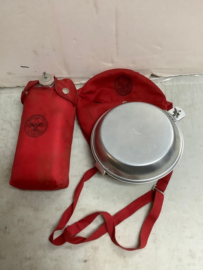 Lot of Boy Scouts traveling canteens (1 of 1)