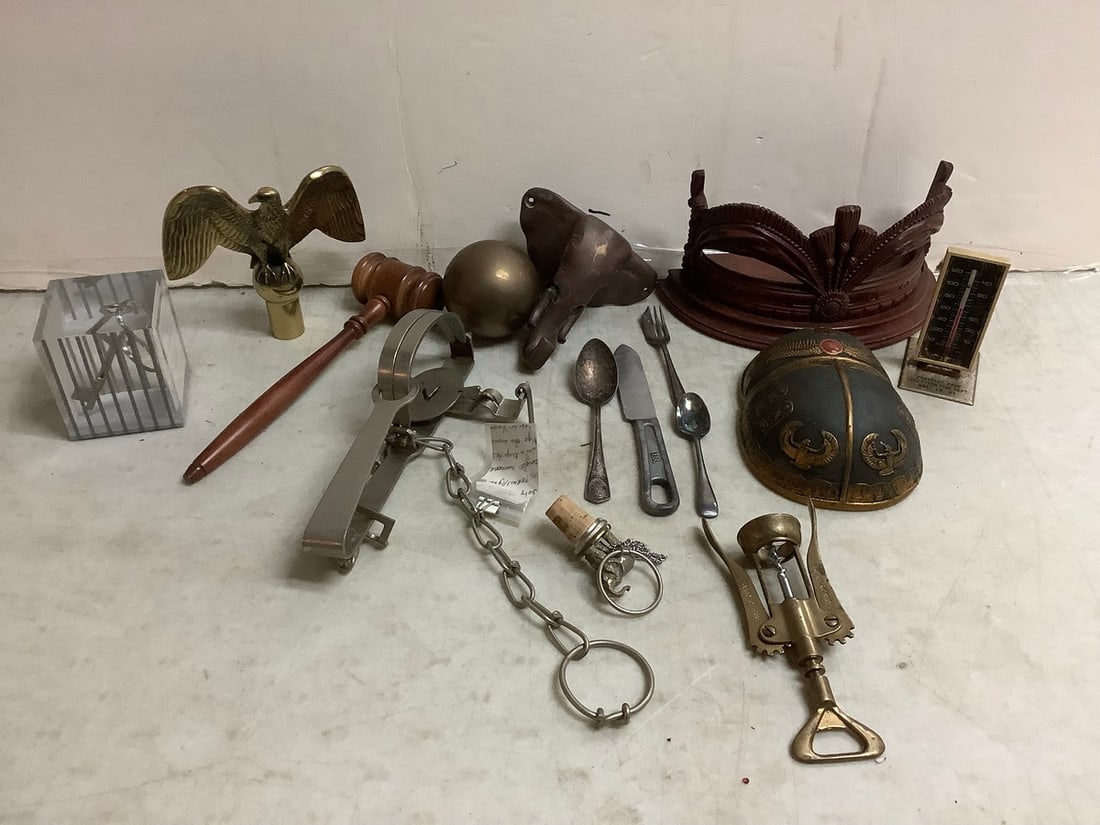 Lot of home decor, utensils, and more: Lot of home decor, utensils, and more